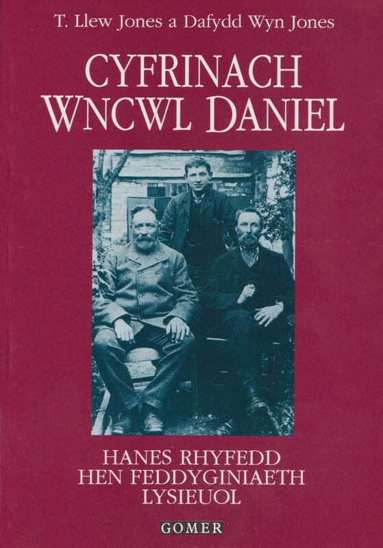 Llun o 'Cyfrinach Wncwl Daniel' 
                              gan T. Llew Jones, Dafydd Wyn Jones